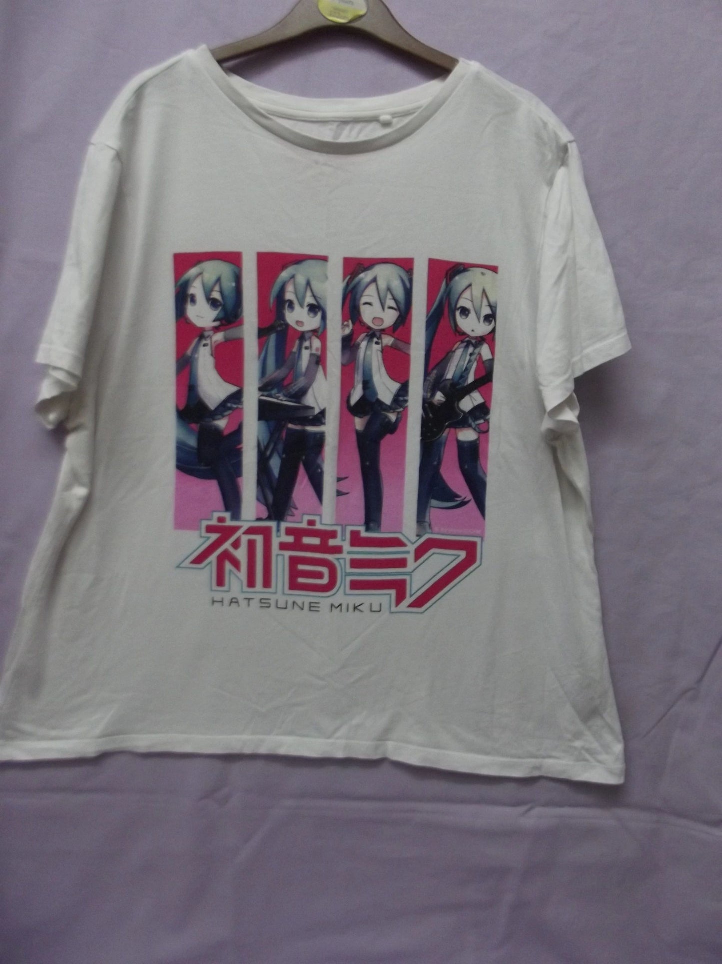 Hatsune Miku T-Shirt Size Large