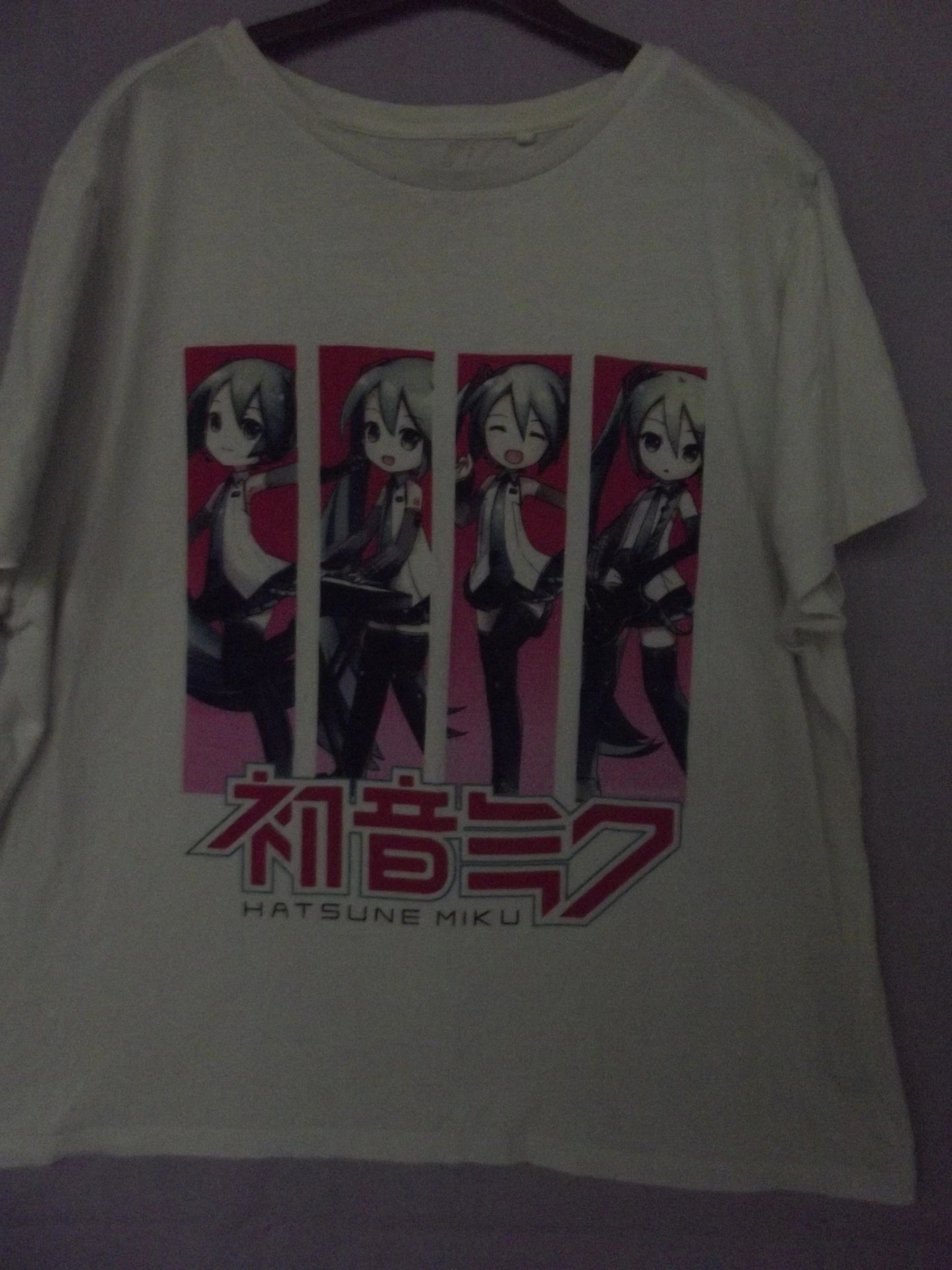 Hatsune Miku T-Shirt Size Large
